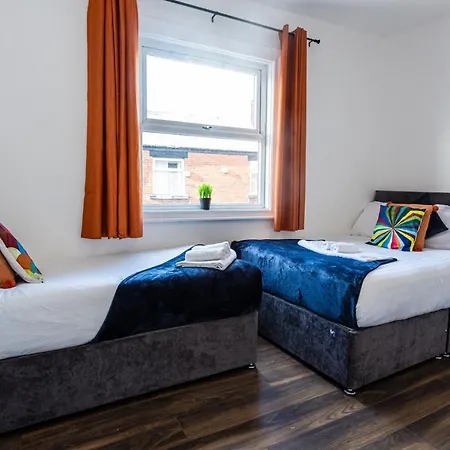 M18 Abbey Hey Guesthouse Manchester Exterior photo