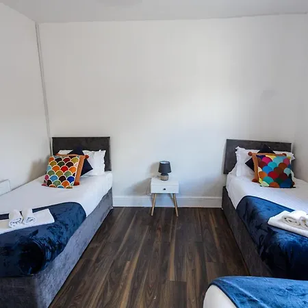 M18 Abbey Hey Guesthouse Manchester Exterior photo