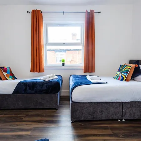 M18 Abbey Hey Guesthouse Manchester Exterior photo